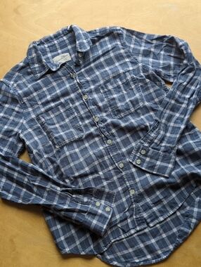 Universal Thread Blue and White Plaid Button-Down Shirt